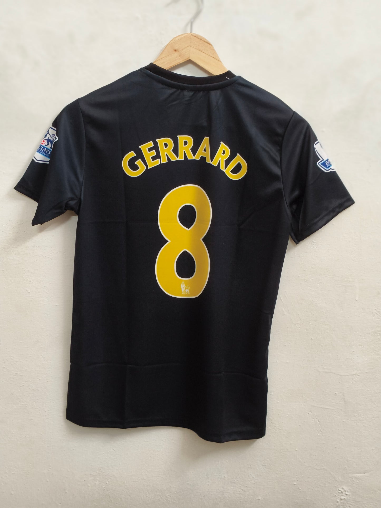 Liverpool 2009/10 home jersey gerrard P540 - ms retro store