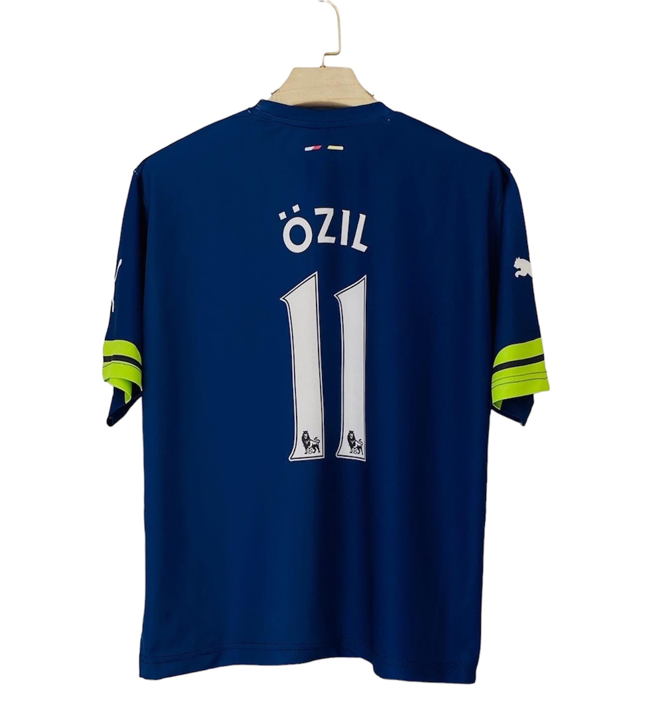 Ozil five sleeve arsenal