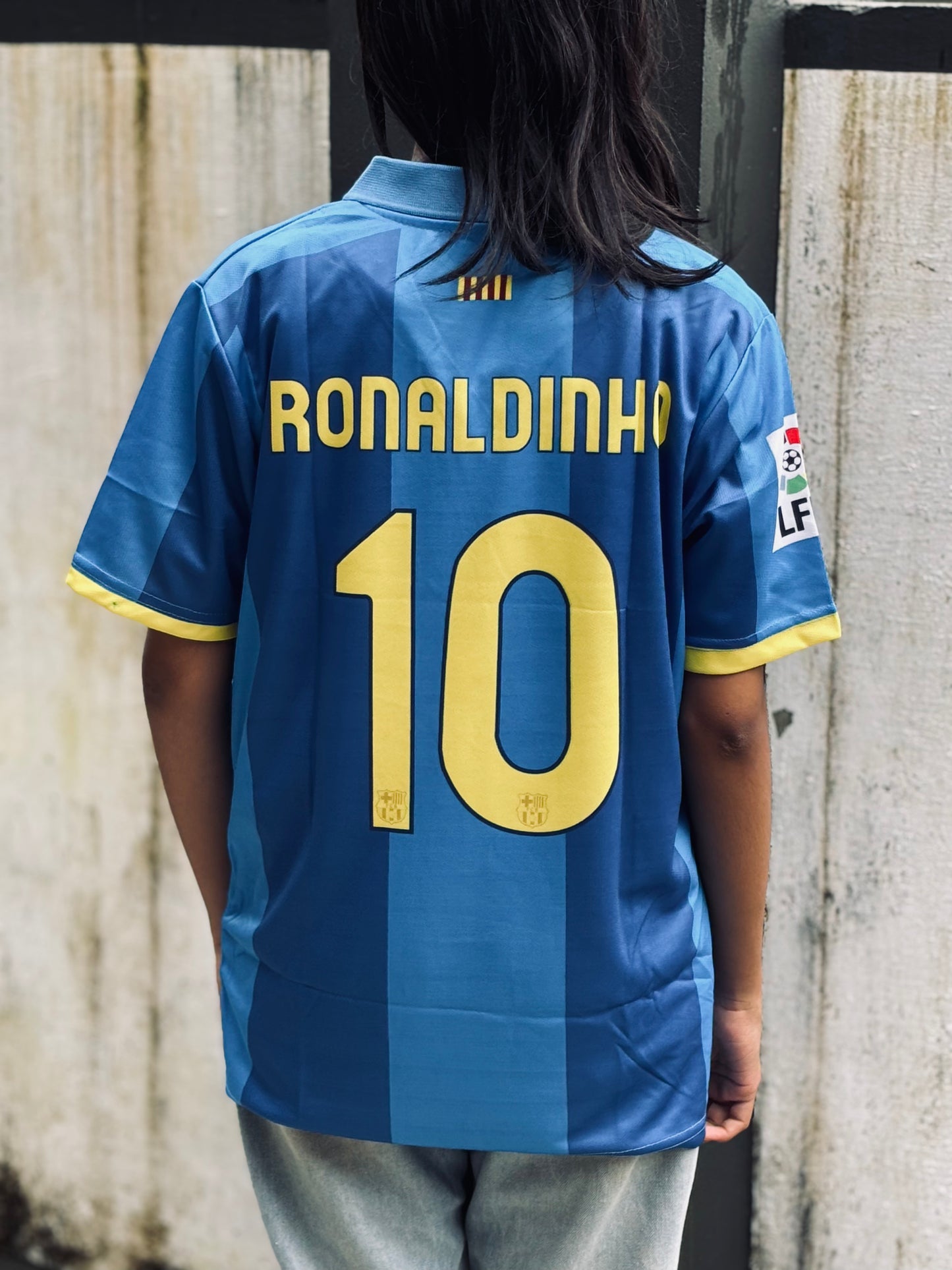 Barcelona vintage blue ronaldinho collar jersey - ms retro store